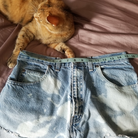 *Vintage* High Waist Bleach Cutoffs - Picture 3 of 7